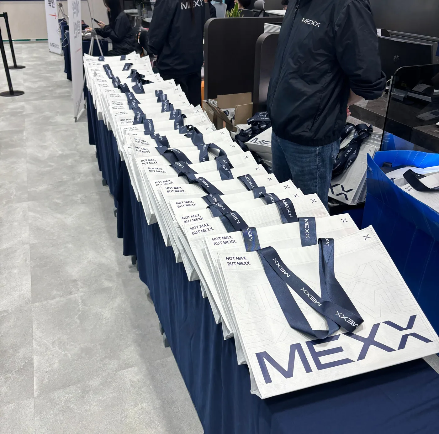 참석자를 위한 세심한 준비, MEXX 브랜드 백